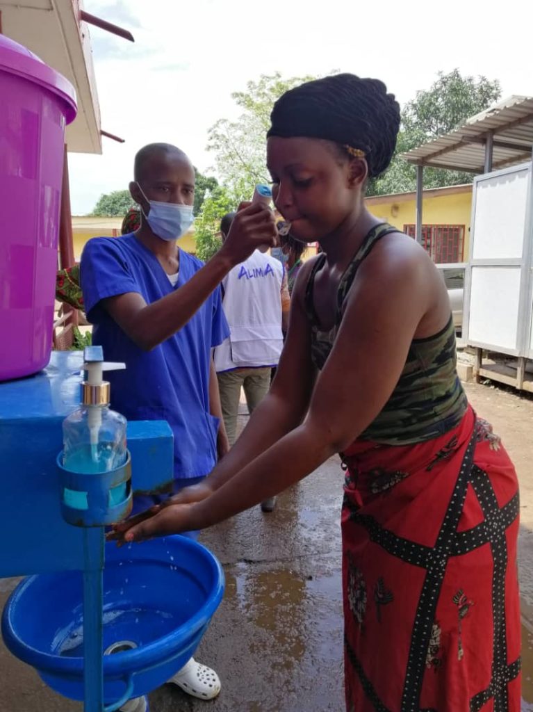 L’oxymètre de pouls, un outil simple et essentiel pour détecter les détresses respiratoires 1 IMG 20200930 WA0013