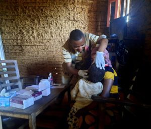 Familles déplacées en RDC - la réponse rapide d'ALIMA permet de sauver des vies 1 ALIMA RDC Conflits et deplacement de population 2022 Copyright MC Fargues ALIMA Photos