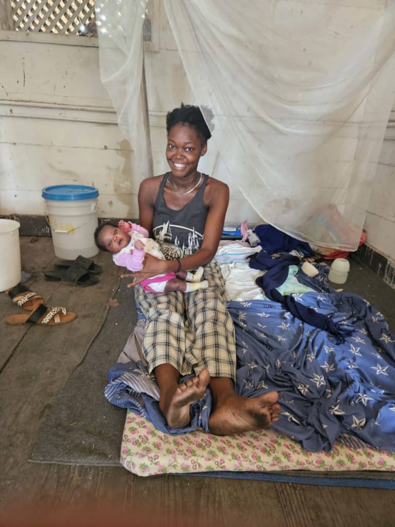 Des camps de personnes fuyant les violences s’improvisent dans l’urgence